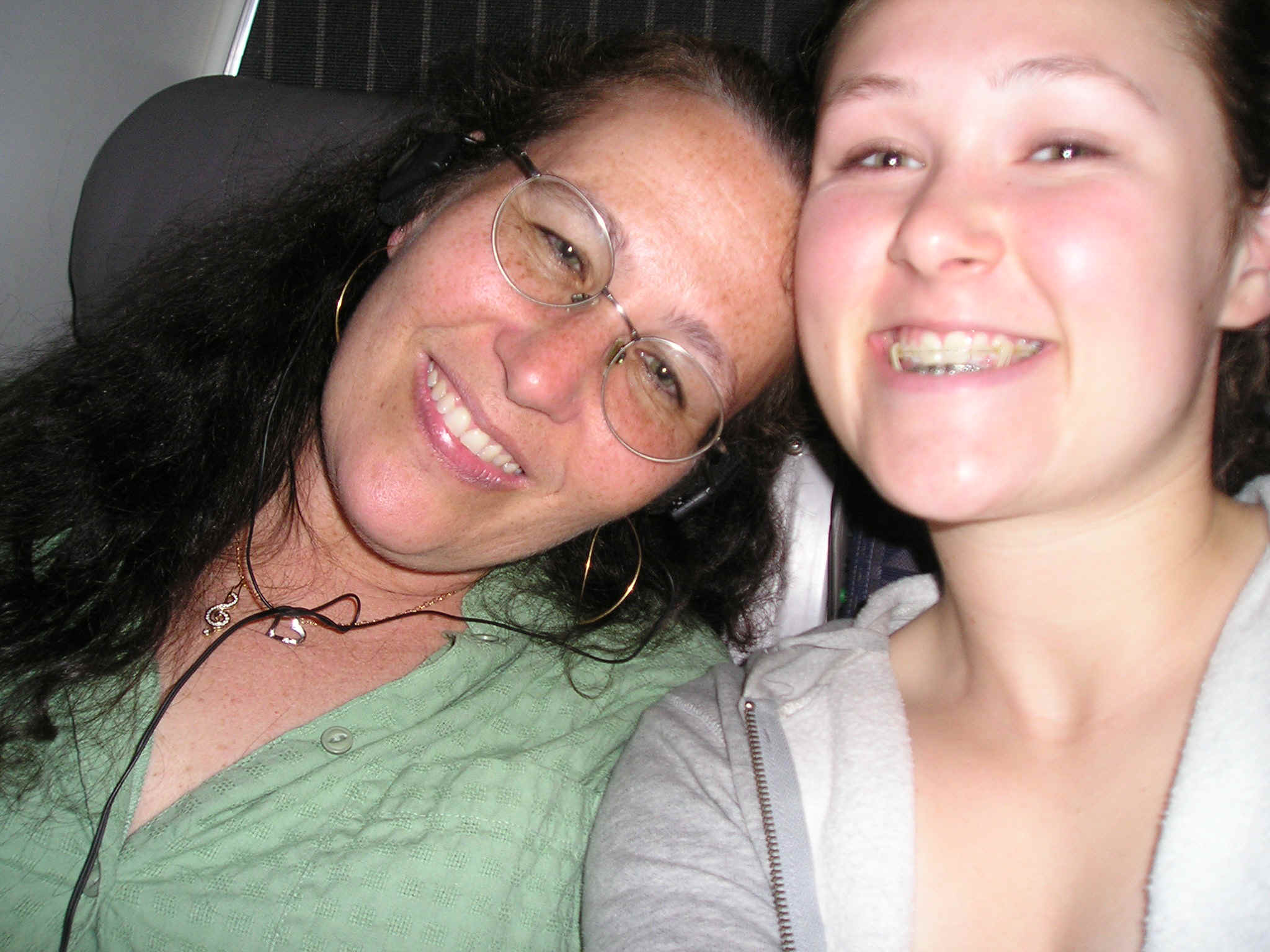 aaa_mother_and_daughter.JPG (621193 bytes)